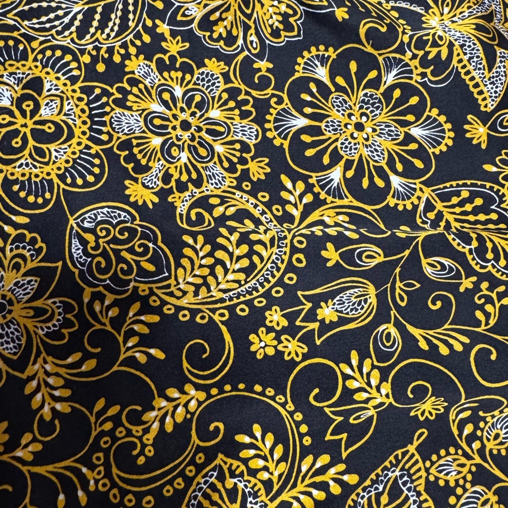 Tahari Arthur S Levine 100% Silk Baroque Paisley Sleeveless Top 16P Like New - Picture 3 of 9